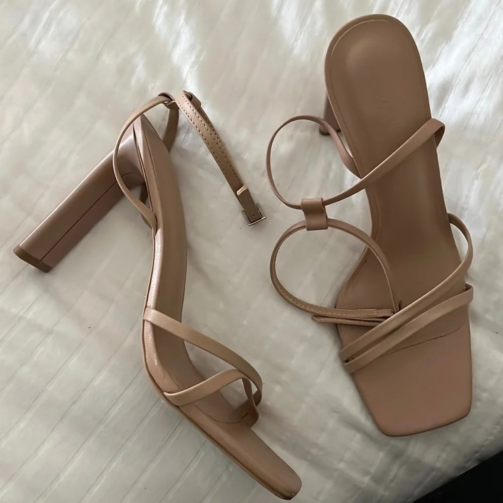 TONY BIANCO FIANCÉ SKIN CAPRETTO SHEEP NAPPA SANDAL HEELS SZ 8.5 - Picture 4 of 8